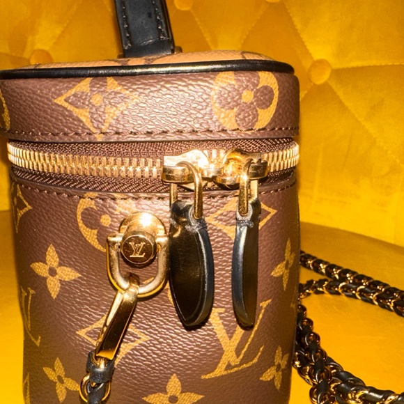 Louis Vuitton Bucket - Picture 7 of 14